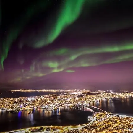 Sentralt Pa Fastlandet Og Gaavstand Til Alle Fasiliteter! Tromsdalen Exterior foto