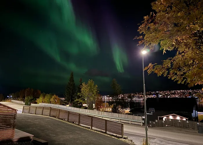 Sentralt Pa Fastlandet Og Gaavstand Til Alle Fasiliteter!