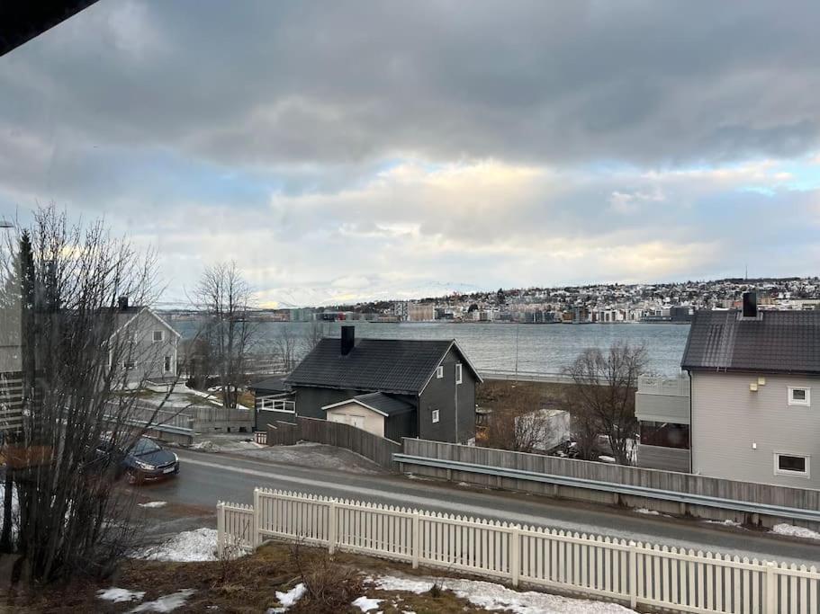 Apartment Sentralt Pa Fastlandet Og Gaavstand Til Alle Fasiliteter! *