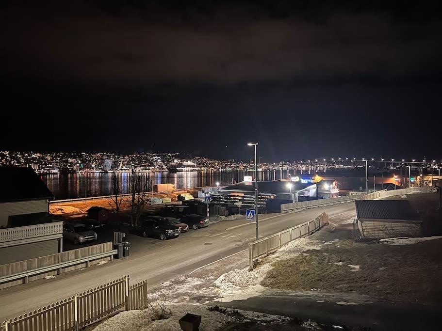 Sentralt Pa Fastlandet Og Gaavstand Til Alle Fasiliteter! Apartment *